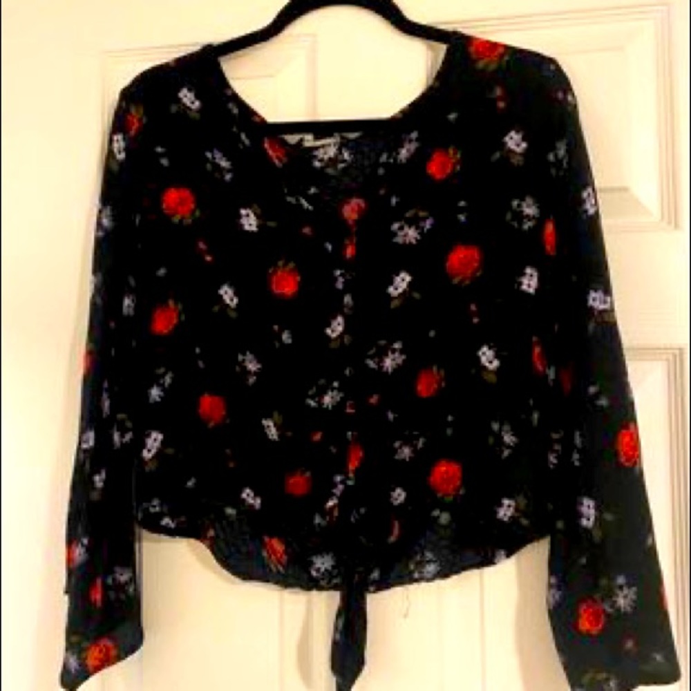 Black & floral flowy top